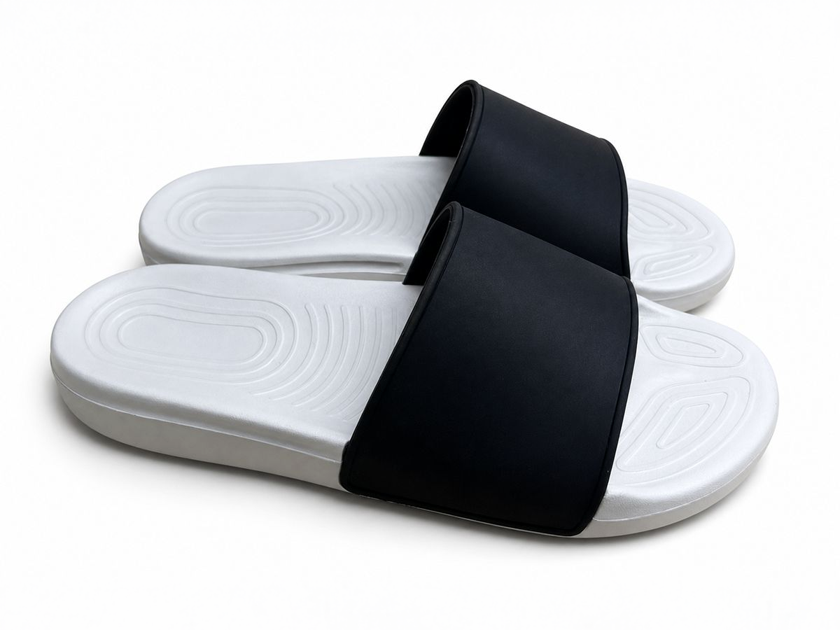 Contrast-Footbed Wide-Band Slide